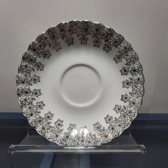 Royal Albert's 25th anniversary teacup and saucer - Picture 2 of 5